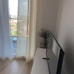 Comfy Nest Apartment- Free Parking Апартаменты