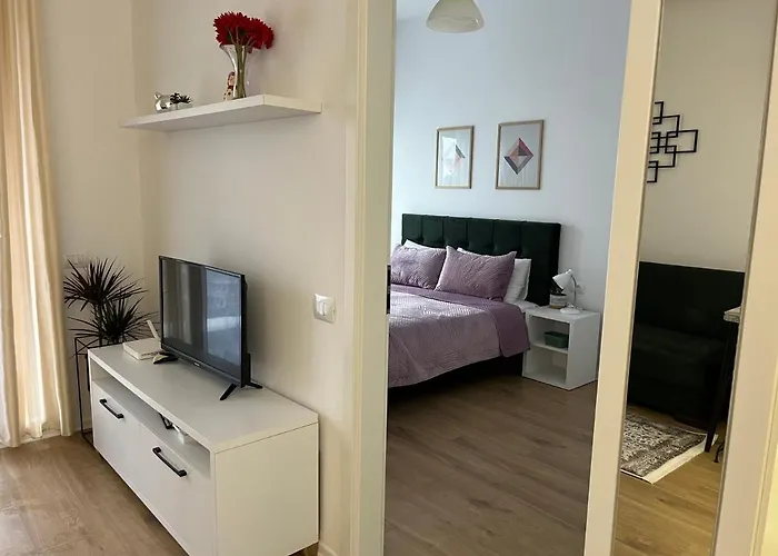 Comfy Nest Apartment- Free Parking *
