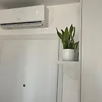 Comfy Nest Apartment- Free Parking Apartmán