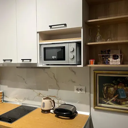 Comfy Nest Apartment- Free Parking アパート ティラナ
