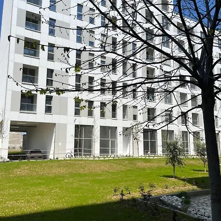 Comfy Nest Apartment- Free Parking *